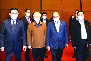 黨政領導出席國會有關社會經濟的討論會議。（圖源：互聯網）