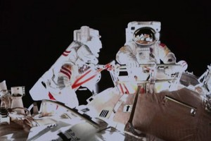 中國女航天員首次太空出艙