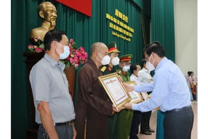 第八郡舉行防控疫情工作小結會議