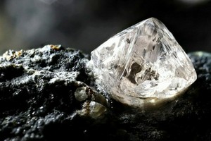 地幔鑽石中含有前所未見神秘礦物質