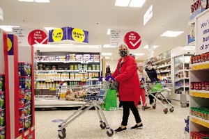 近期英國超市內的食品、飲品等明顯漲價。（圖源：互聯網）