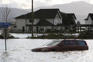 加拿大西部卑詩省連日豪雨成災，洪水和土石流沖毀道路與家園，造成數千人受困。（圖源：互聯網）