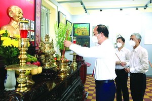 市領導上香緬懷革命戰士