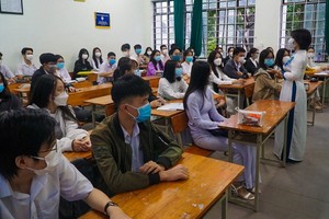 峴港市潘珠楨高中學校一高三班首天復課場景。（圖源：裴全）