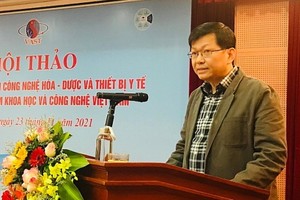 技術應用與開展委員會主任潘進勇副教授在研討會上致開幕詞。（圖源：工商報）