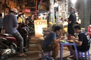 平盛郡巴炤街市周圍的餐飲攤。