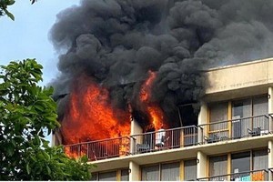 女子縱火燒酒店  超 160 人被疏散