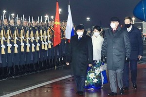 越南國家主席阮春福抵達莫斯科，開始對俄羅斯進行正式訪問。（圖源：越通社）