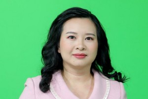 工商部所屬進出口局商品原產地科科長鄭氏秋賢。	