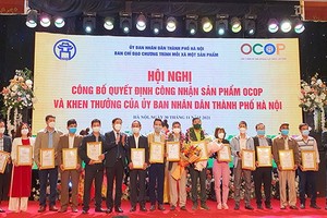 河內 OCOP 產品證書頒發儀式。（圖源：XM）