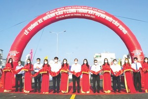 市人委會主席潘文邁出席通車儀式。（圖：VNN）