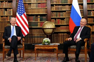 今年6月16日，拜登（左）與普京在瑞士日內瓦舉行會晤。（圖：Getty Images）