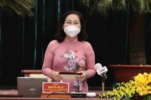 市人民議會主席阮氏麗主持會議。（圖：市黨部新聞網）