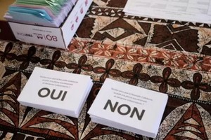 圖為法屬新喀裡多尼亞首府努美阿獨立公投的一間投票站。（圖：AFP）