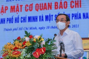 市委書記阮文年在會議上發言。（圖：勇方）