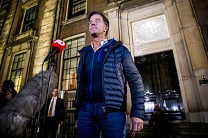 當地時間2021年12月13日，荷蘭海牙，荷蘭首相呂特會議結束後接受采訪。在歷經271天的組閣談判後，荷蘭4個政黨13日宣佈就組建聯合政府達成協議。（圖：）