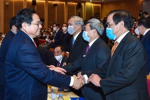 政府總理范明政與各代表交流。（圖：VGP）