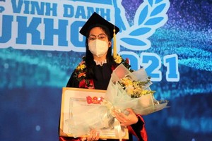 2021年畢業於市醫藥大學的榜首陳氏明舒。