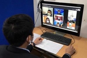 一名求職者正上線尋求就業機會。（圖：N.T）