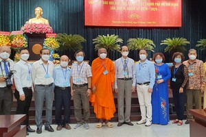 市各民族文學藝術協會代表出席大會。