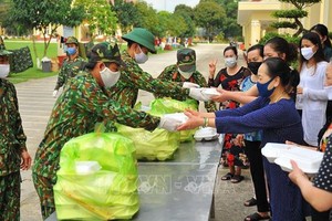 人民軍隊幫助人民。
