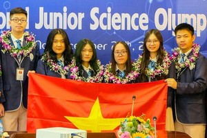 參加2021年國際青少年科學奧林匹克競賽的學生團隊。（圖：河內市教育與培訓廳）
