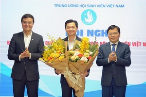 阮明哲同志獲推選出任越南大學生協會主席。（圖：楊玲）