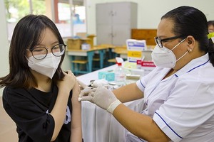 市民接種新冠疫苗。