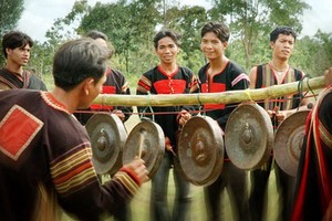 西原高地鑼文化藝術表演。