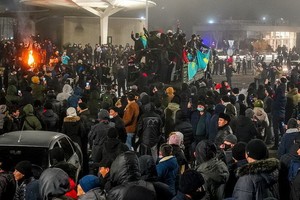 阿拉木圖13名執法人員死亡353人受傷。（圖：互聯網）