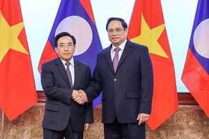 政府總理范明政（右）與老撾政府總理潘坎‧維帕萬共同主持越-老政府聯合委員會第44次會議。（圖：VGP）