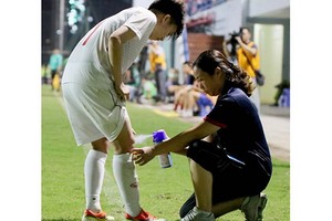 范氏水醫生與越南足球並肩同行。（圖：互聯網）