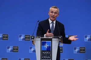 北約秘書長斯托爾滕貝格會後出席記者會。（圖：AFP）