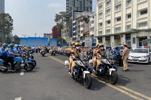 各單位出發響應2022年交通安全年。（圖：黎潘）