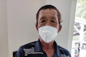 陳文弟正等錢醫病。