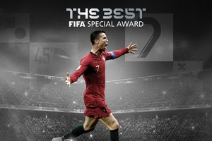 C羅獲頒FIFA男足特別獎。（圖：互聯網）