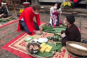 多國駐越大使體驗傳統春節