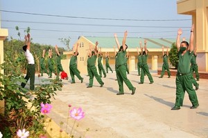 741號團1號營戰士正做運動。