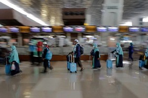 印度尼西亞交通部6日宣佈，已暫時禁止外國遊客經由雅加達機場入境，以緩解國內新冠確診病例激增態勢。（圖：路透社）