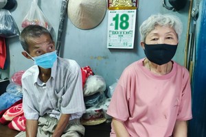 潘麗娥年事已高還得照顧患病的弟弟。