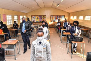 當地時間2月7日，南非全國大中小學正式恢復全日制教學。（圖：互聯網）