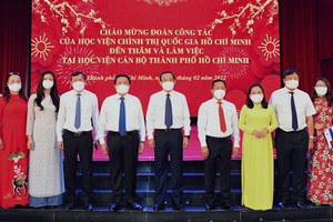 市領導探望本市幹部學院。（圖：越勇）