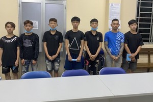 被抓獲的劫匪團夥。（圖：警方提供）