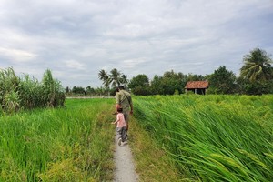 “無桌椅的學校”讓孩子更了解真實生活。