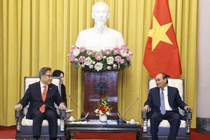 國家主席阮春福接見韓國外交部長朴振。（圖：越通社）