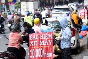 在本市各條街道普遍存在摩托車與汽車保險買賣現象 。