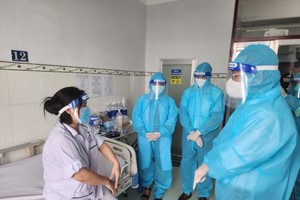  衛生部領導探望首例猴痘病例。（示意圖：互聯網）