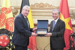 本市與比利時加強多領域合作