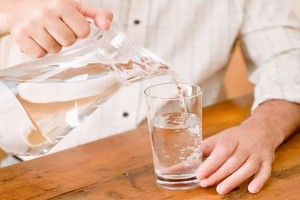 一天喝夠８杯水健康才達標？