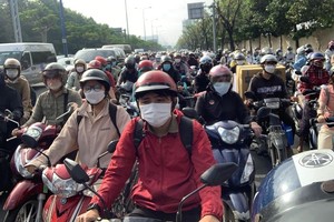本市的交通擁堵趨於加劇。（圖：Đ.T）